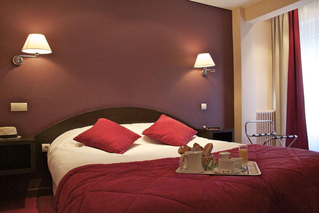 Loudéac Brit Hotel Les Voyageurs מראה חיצוני תמונה