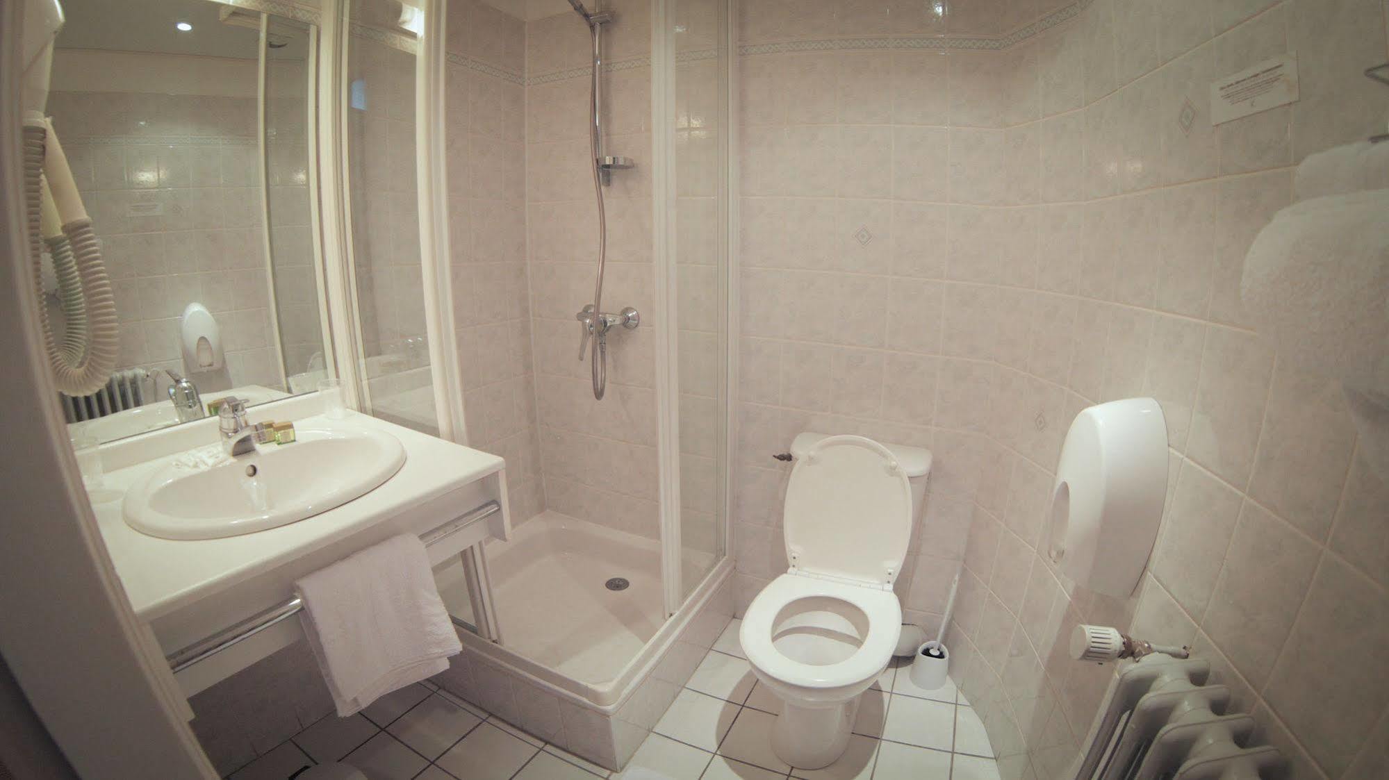 Loudéac Brit Hotel Les Voyageurs מראה חיצוני תמונה
