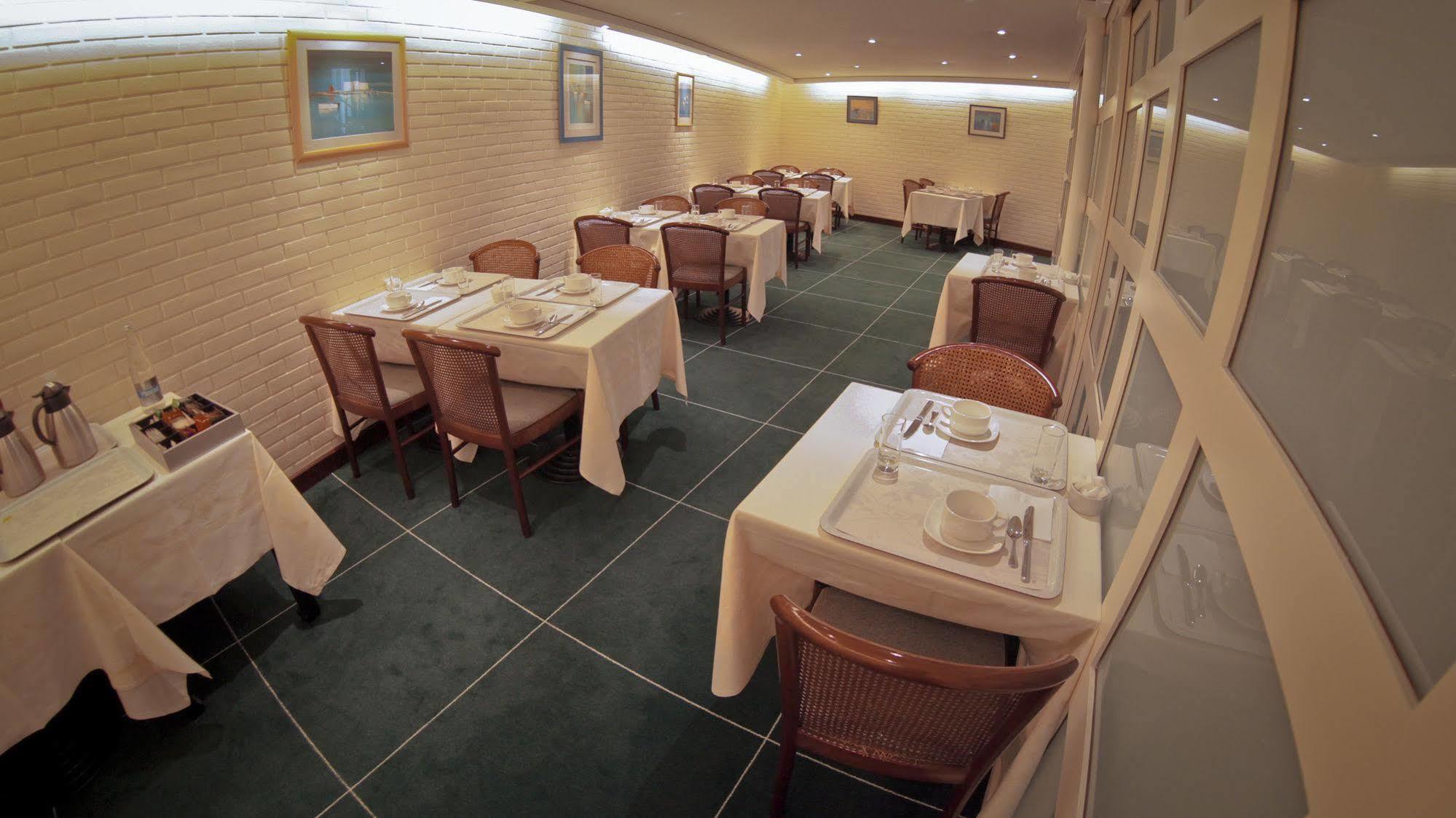 Loudéac Brit Hotel Les Voyageurs מראה חיצוני תמונה