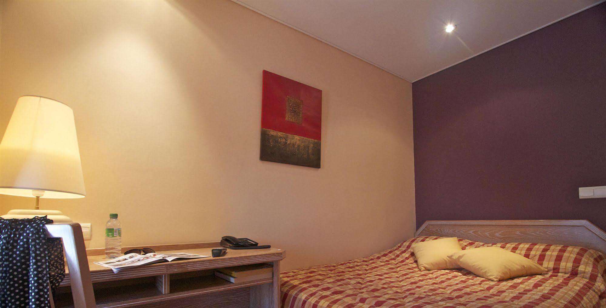 Loudéac Brit Hotel Les Voyageurs מראה חיצוני תמונה